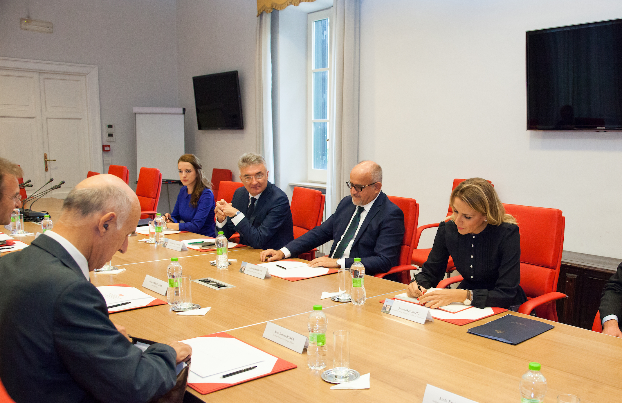 Großkanzler und Außenminister von Montenegro führen in herzlicher Atmosphäre konstruktive Gespräche