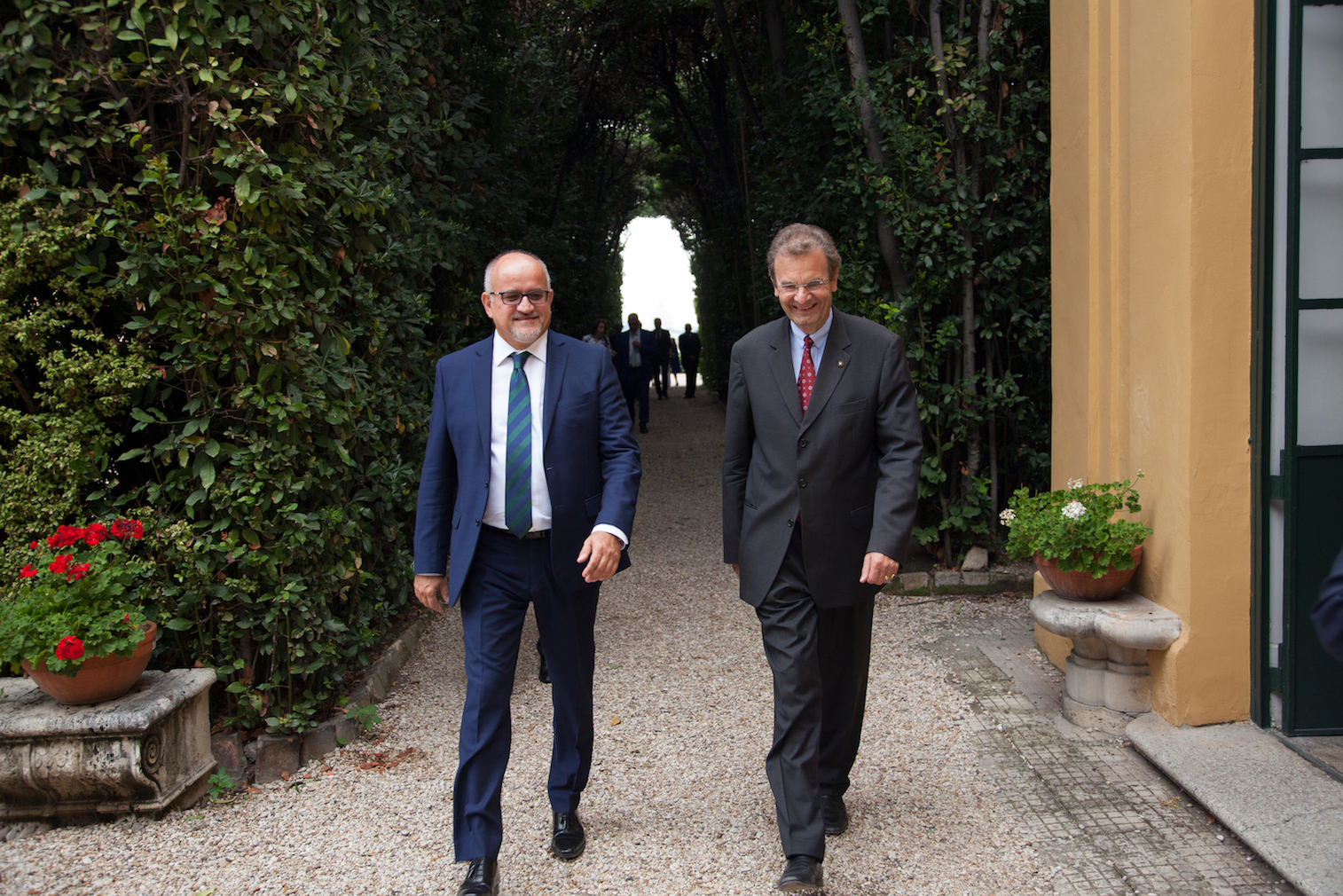 Großkanzler und Außenminister von Montenegro führen in herzlicher Atmosphäre konstruktive Gespräche