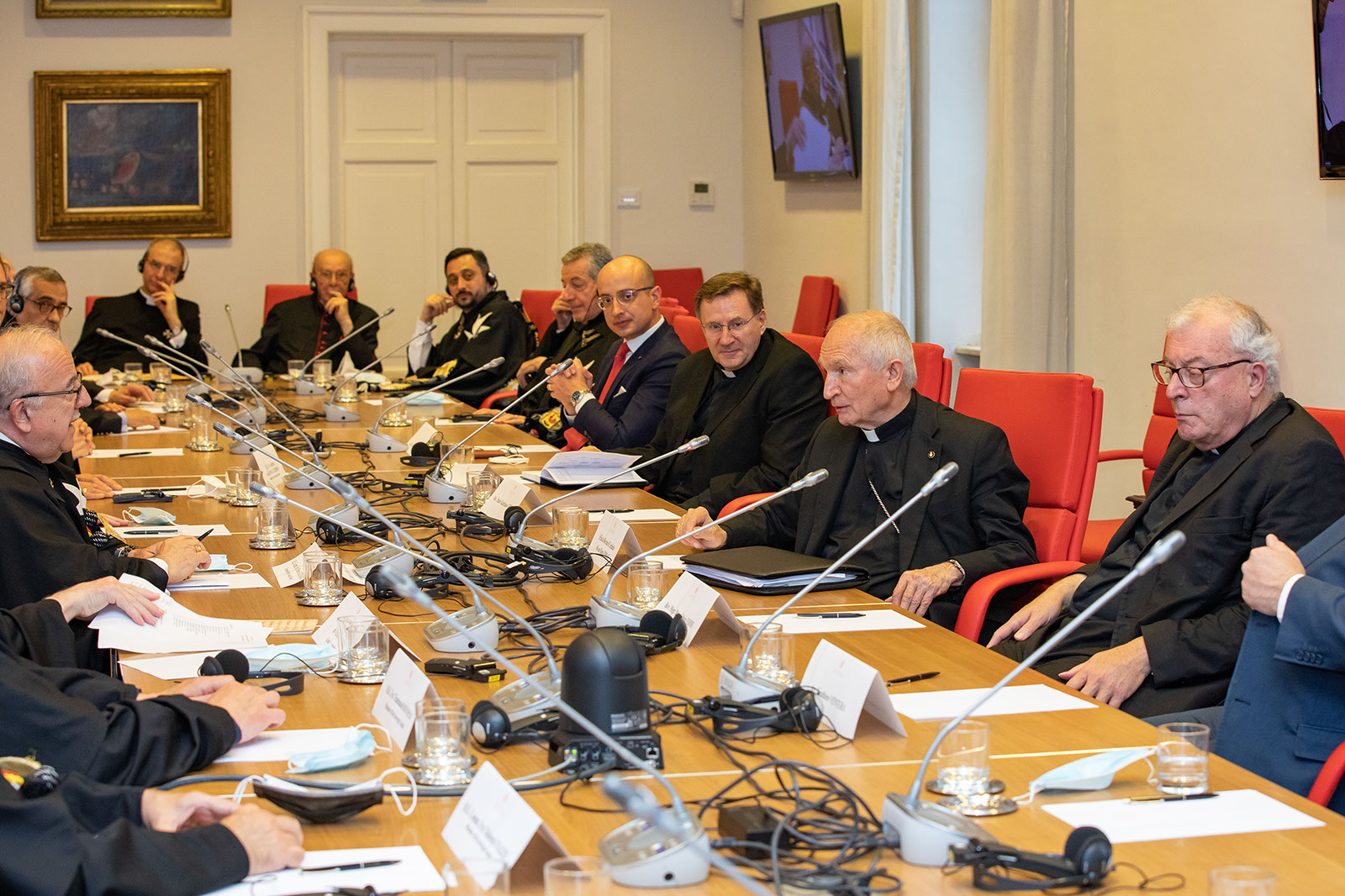 El cardenal Tomasi se reúne con los miembros profesos