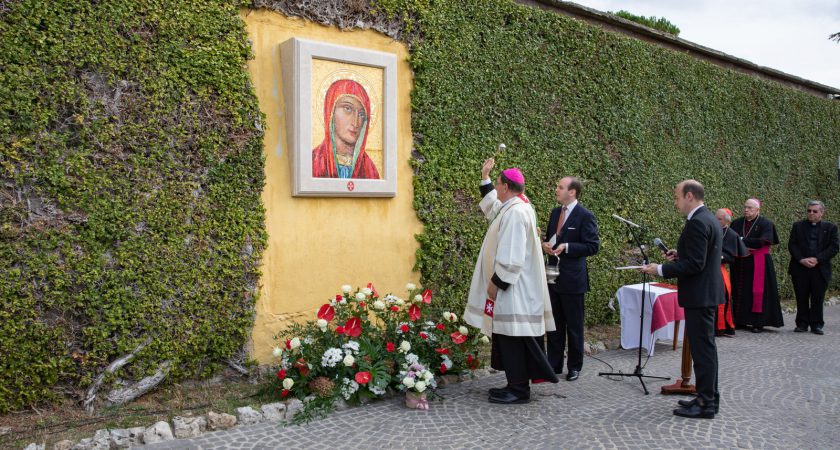 Giardini Vaticani accolgono la Madonna del Fileremo