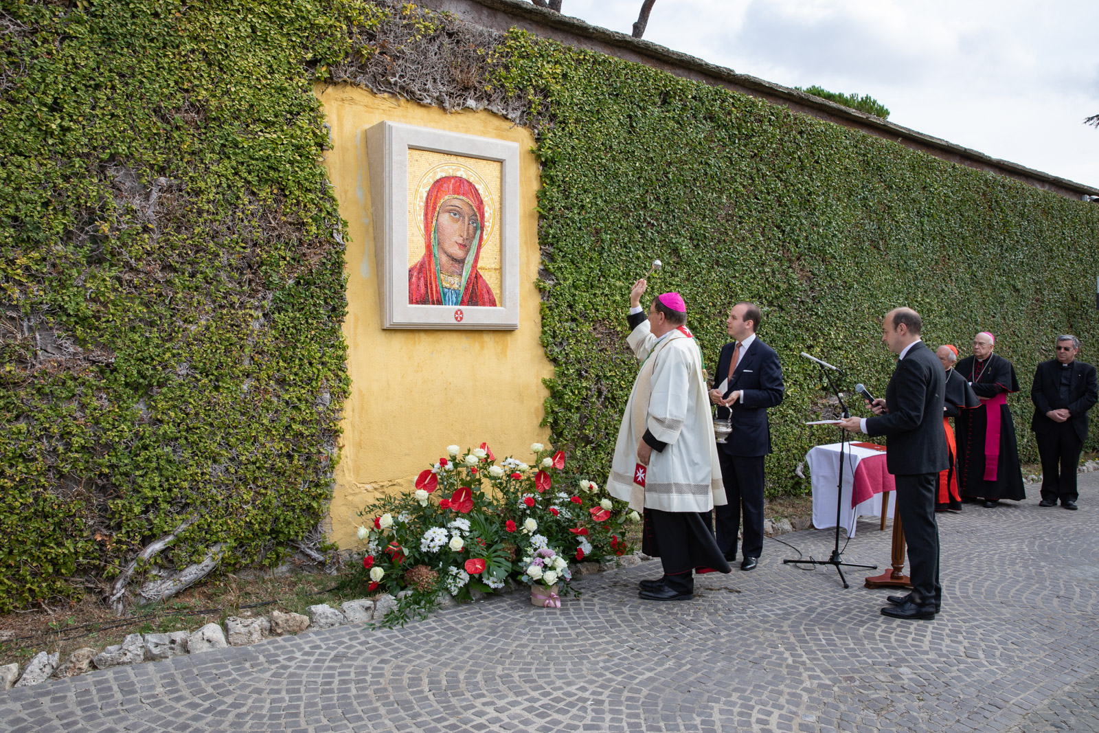 Die Vatikanischen Gärten nehmen die Madonna von Philermos auf