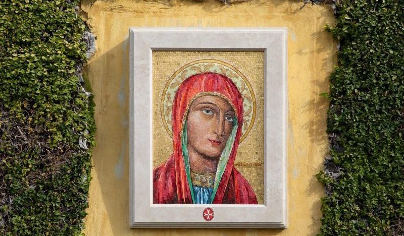 Die Vatikanischen Gärten nehmen die Madonna von Philermos auf