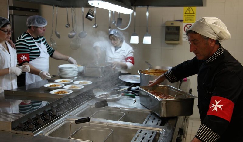 Order of Malta’s Grand Commander Visits Soup Kitchen in Pompeii