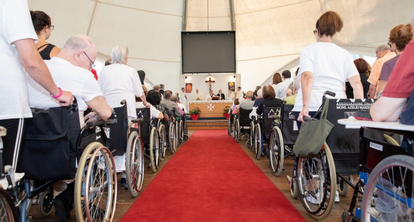 Der Großmeister besucht das Krankenhaus “San Giovanni Battista”