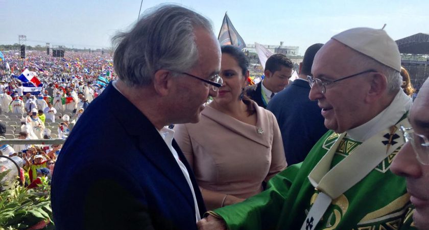 Journées mondiales de la jeunesse : le Grand Hospitalier salue le pape François à Panama