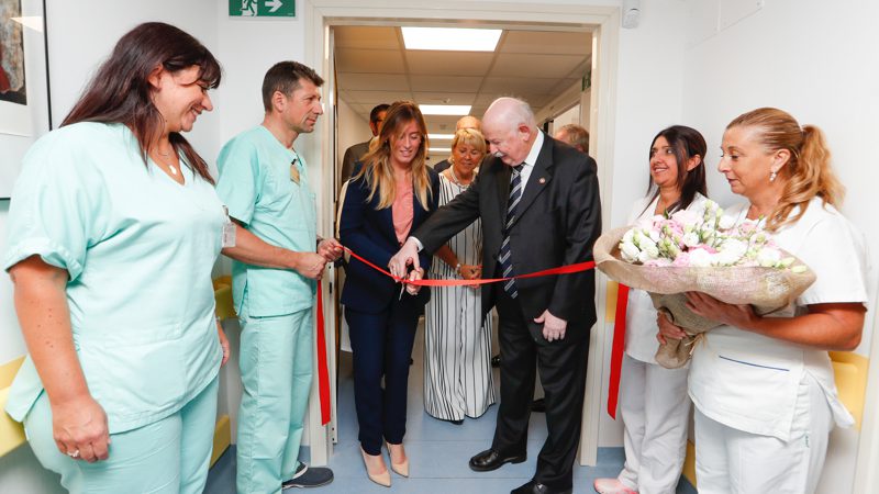 Fra’ Giacomo Dalla Torre weiht die neue Tagesklinik im San Giovanni Battista-Krankenhaus in Rom ein.