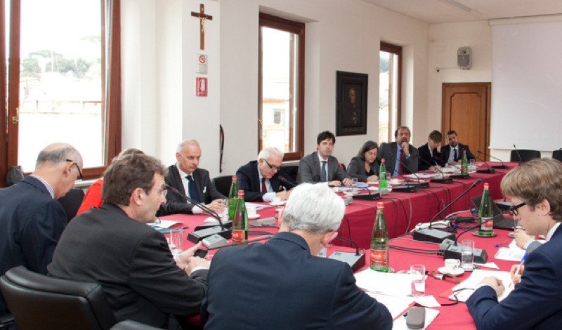 L’Ordre de Malte accueille une réunion sur la situation humanitaire en Libye. Y sont présents ambassadeurs et représentants d’agences internationales.