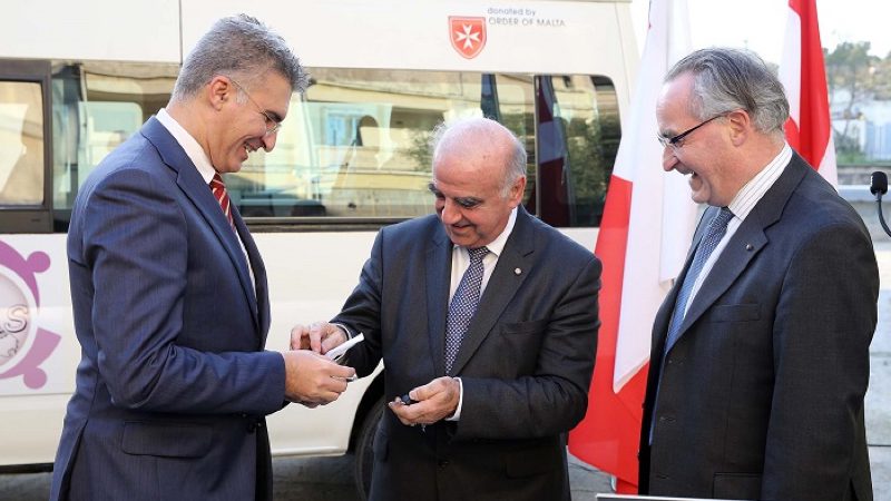 Malteserorden spendet mobile Klinik für Asylsuchende auf Malta