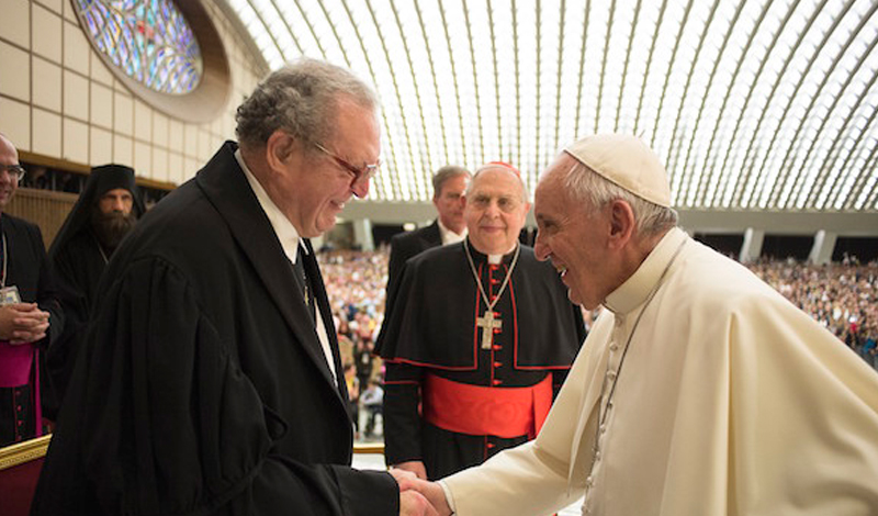 Malteserorden nimmt an der Generalaudienz des Papstes anlässlich der weltweiten Pilgerreise der Sinti und Roma teil.