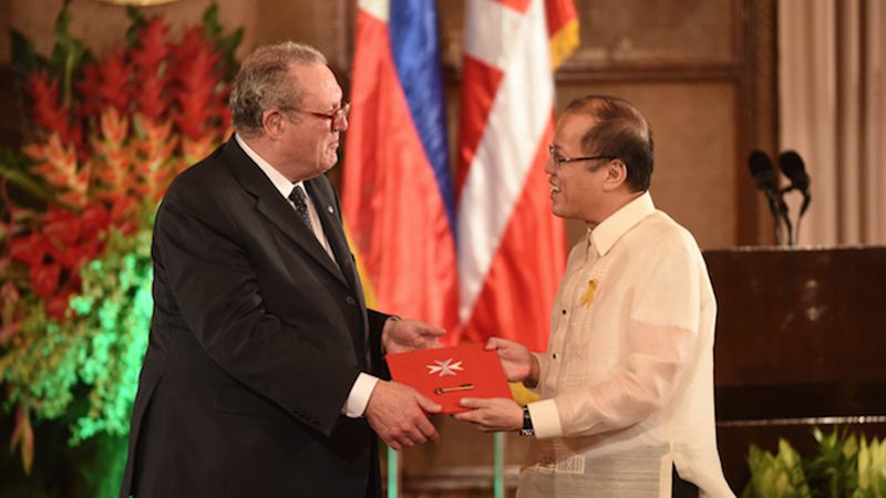 Philippines: Order of Malta delivers 700 homes to survivors of Typhoon Yolanda. Grand Master received by President Aquino