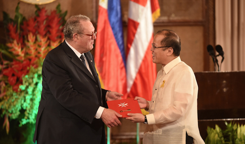 La Orden de Malta entrega 700 casas a los supervivientes del tifón Yolanda en Filipinas. El presidente Aquino recibe al Gran Maestre