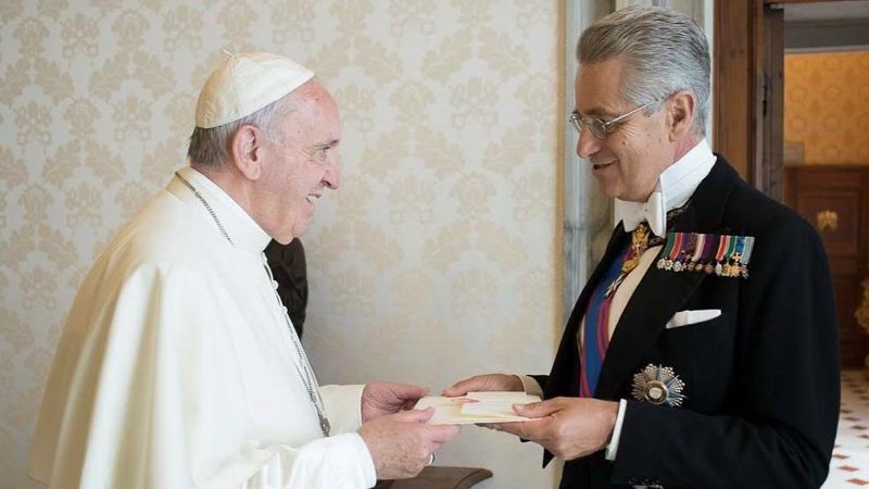 Papst Franziskus empfängt in einer Audienz den Botschafter Antonio Zanardi Landi