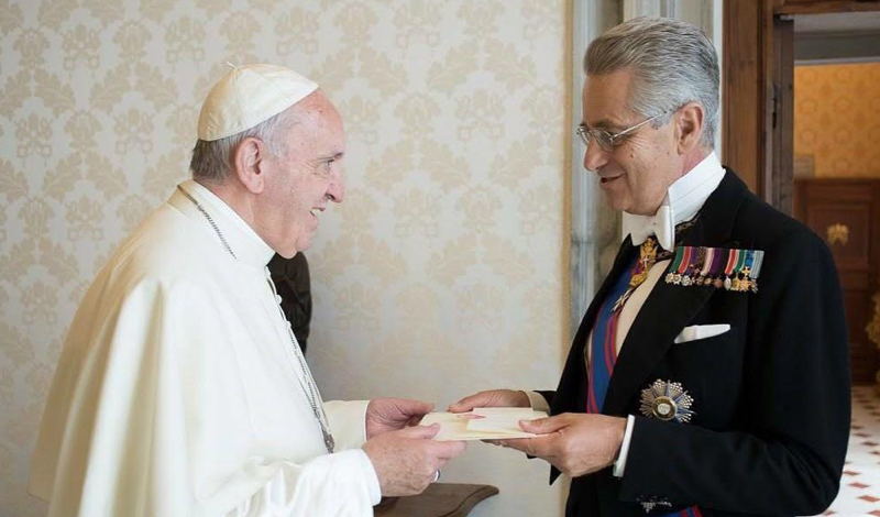 Papst Franziskus empfängt in einer Audienz den Botschafter Antonio Zanardi Landi