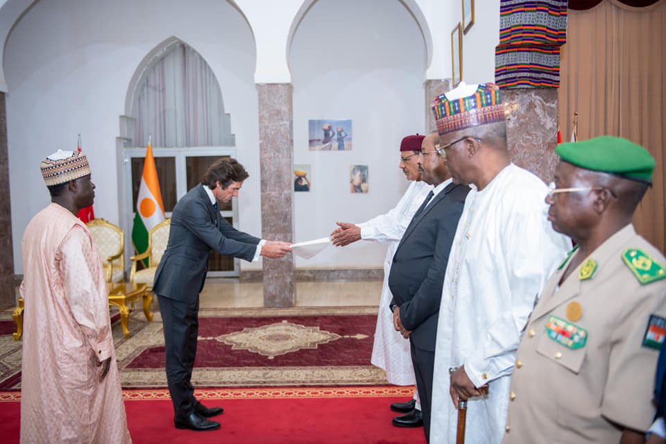 The Ambassador of the Sovereign Order of Malta to the Republic of Niger presents his letters of credence