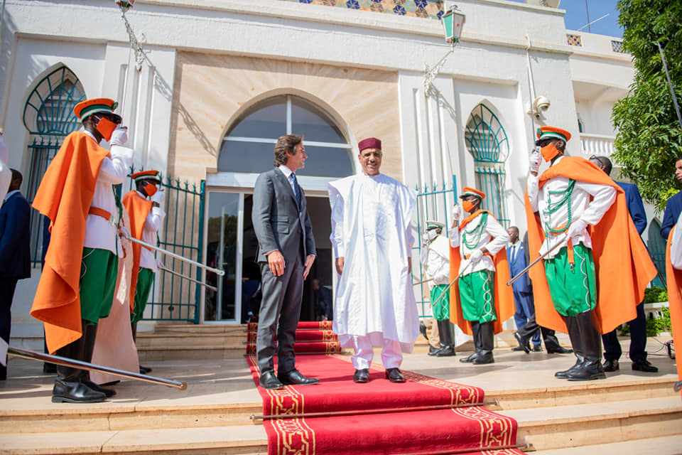 The Ambassador of the Sovereign Order of Malta to the Republic of Niger presents his letters of credence