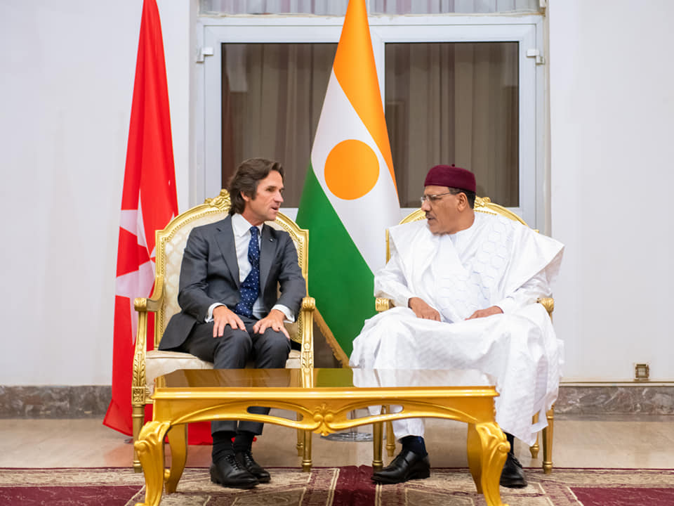 The Ambassador of the Sovereign Order of Malta to the Republic of Niger presents his letters of credence