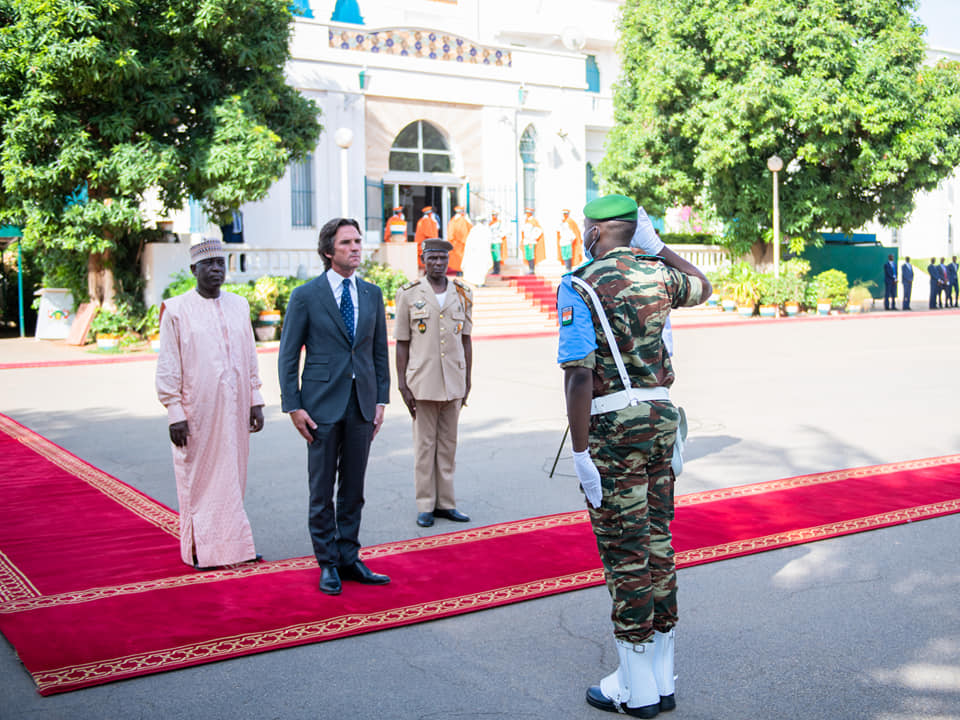 The Ambassador of the Sovereign Order of Malta to the Republic of Niger presents his letters of credence