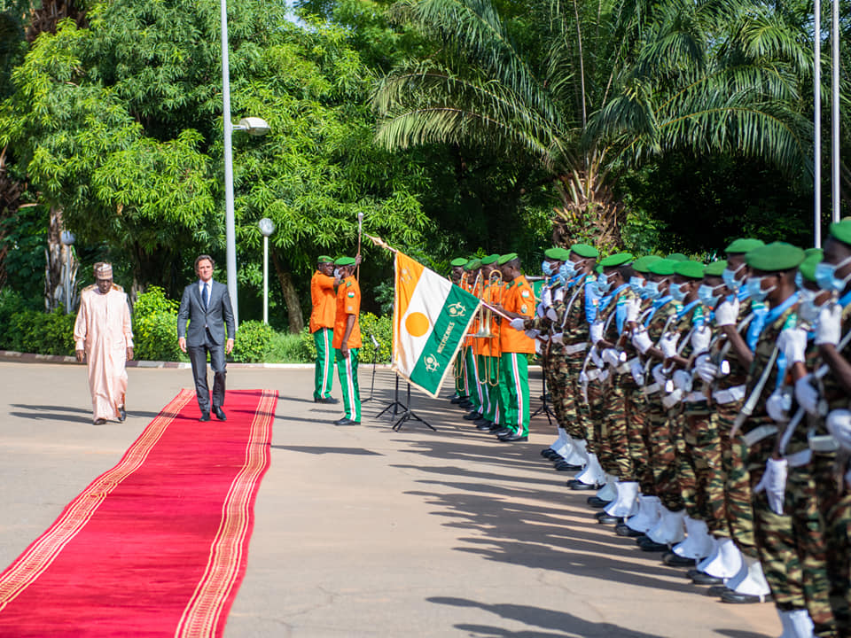 The Ambassador of the Sovereign Order of Malta to the Republic of Niger presents his letters of credence