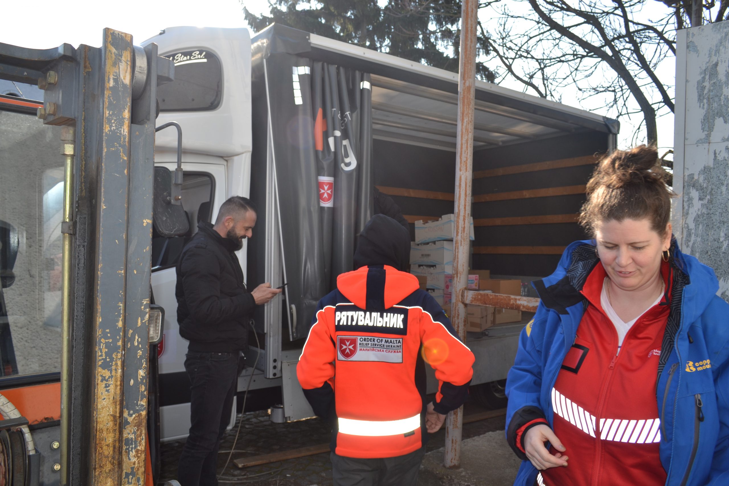 L’Ordine di Malta impegnato a portare aiuto ai profughi ucraini al confine e nella regione della Transcarpazia