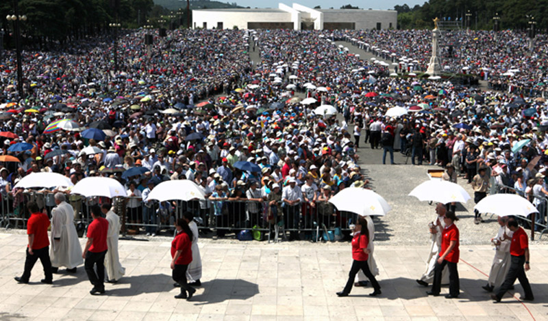 Assistance to Pilgrims Walking to Fatima