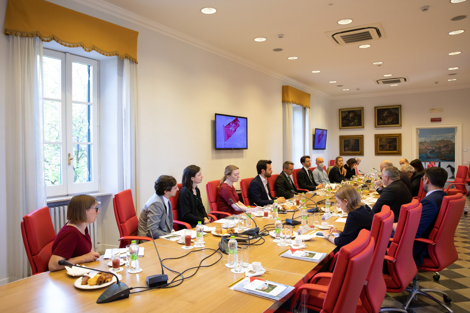 De jeunes diplomates allemands visitent la Villa Magistrale de l’Ordre de Malte