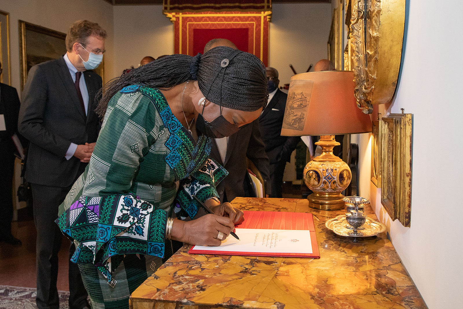 La ministre d’État et des Affaires étrangères de la Côte d’Ivoire reçue par le Grand Chancelier