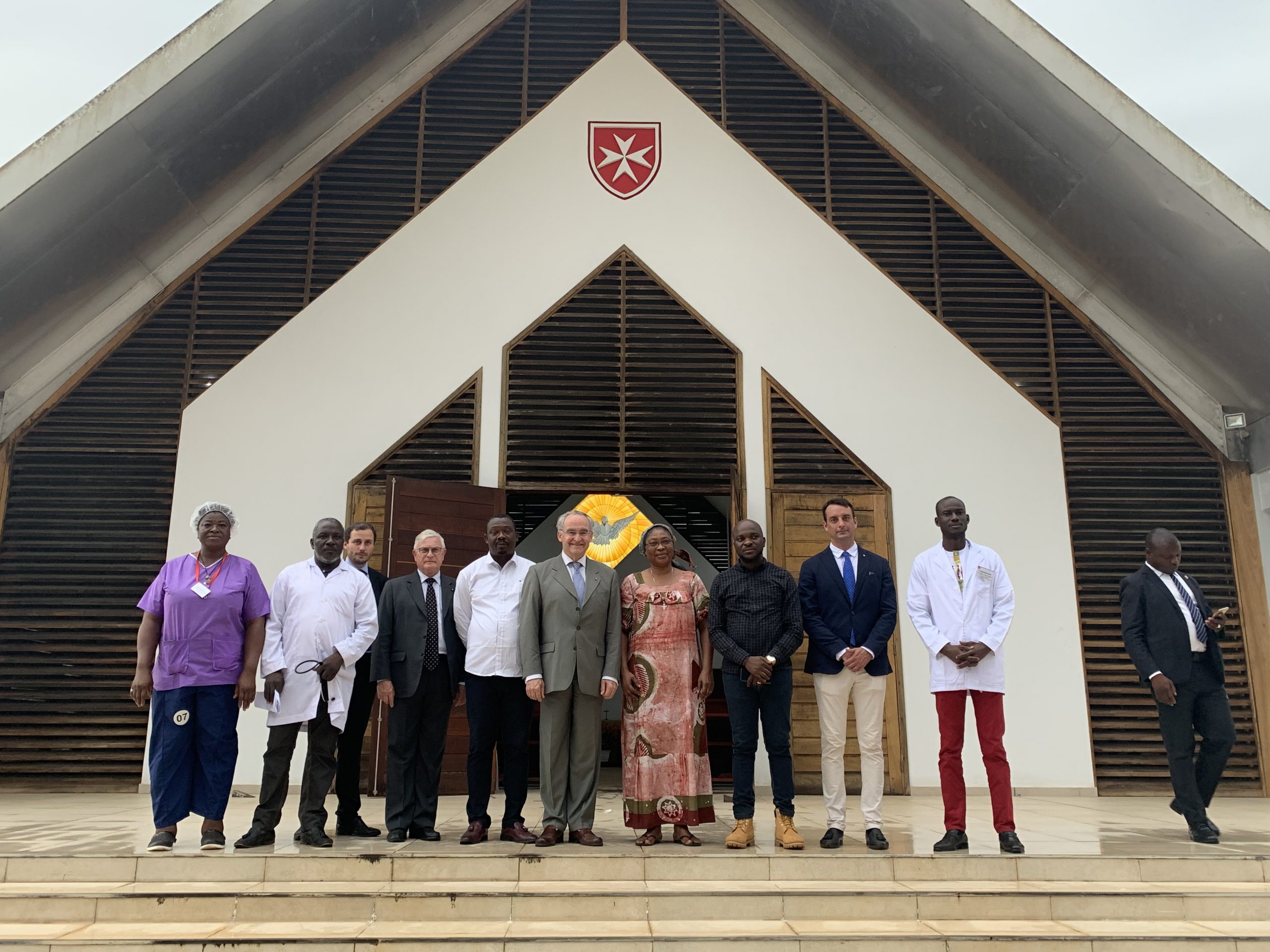El Gran Hospitalario visita Costa de Marfil para celebrar medio siglo de relaciones