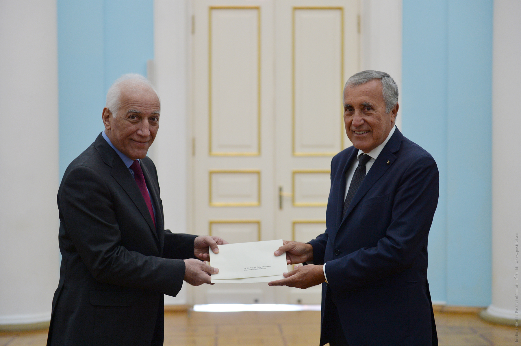 The Ambassador of the Sovereign Order of Malta to Armenia presents his letters of credence