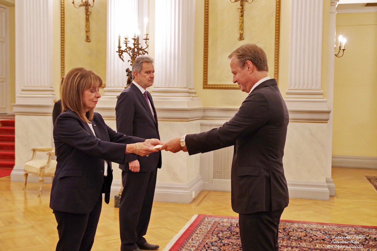 The Ambassador of the Sovereign Order of Malta to Greece presents his letters of credence