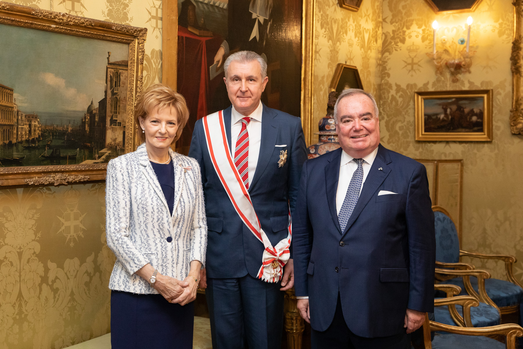 La familia real de Rumanía recibida en el Palacio Magistral