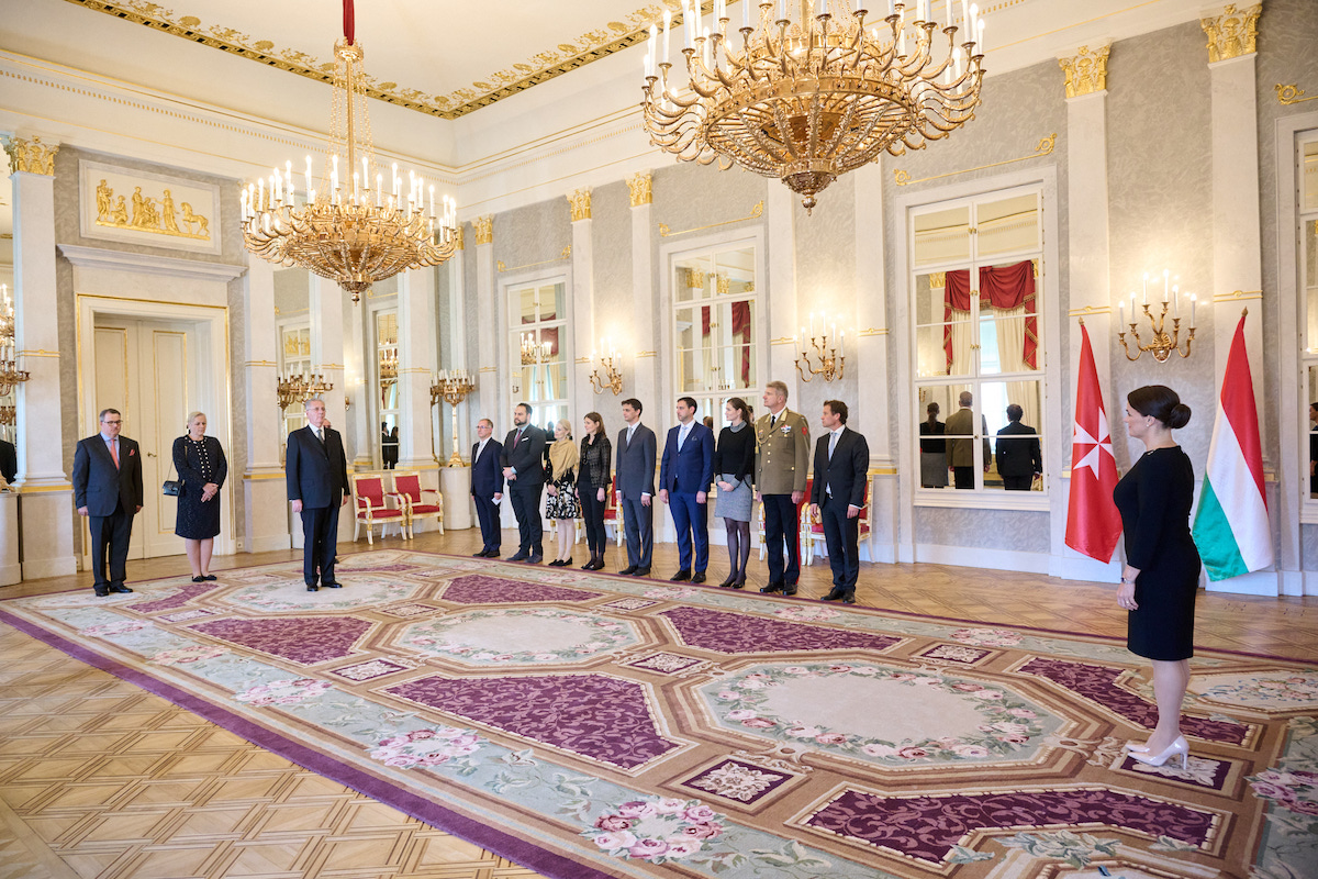 The Ambassador of the Sovereign Order of Malta to Hungary presents his letters of credence