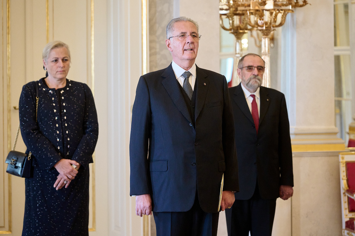 The Ambassador of the Sovereign Order of Malta to Hungary presents his letters of credence