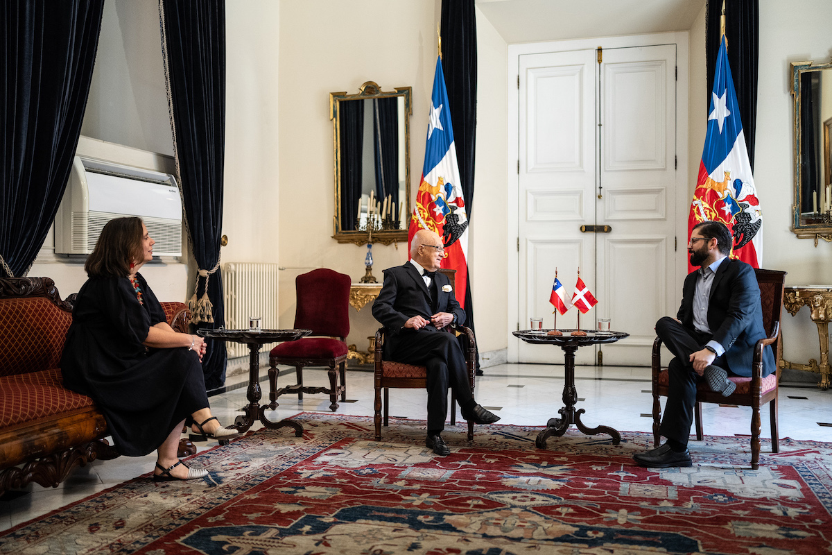 The Ambassador of the Sovereign Order of Malta to Chile presents his letters of credence