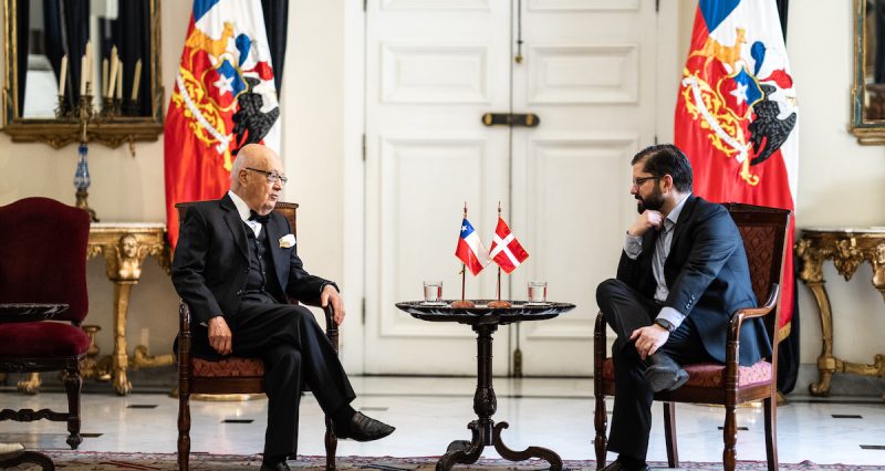 The Ambassador of the Sovereign Order of Malta to Chile presents his letters of credence