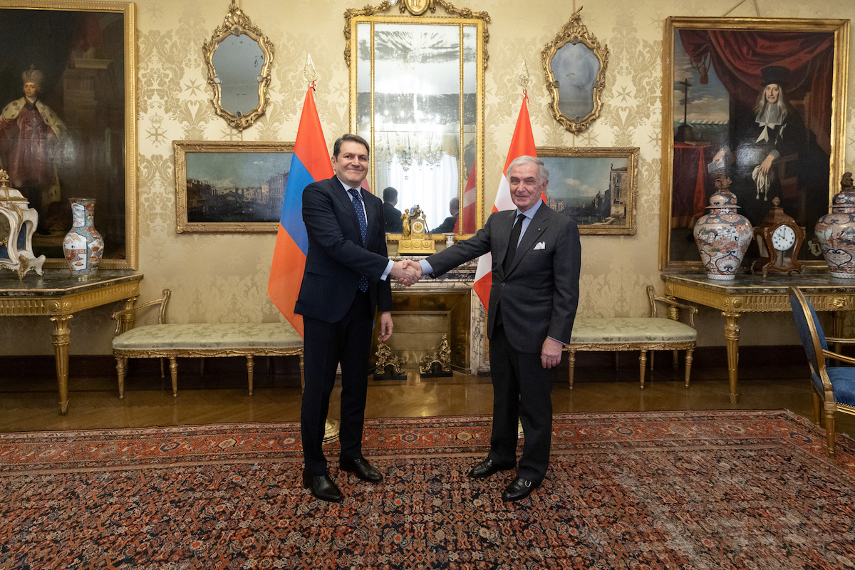 Encuentro entre el Gran Canciller y el viceministro de Asuntos Exteriores de Armenia