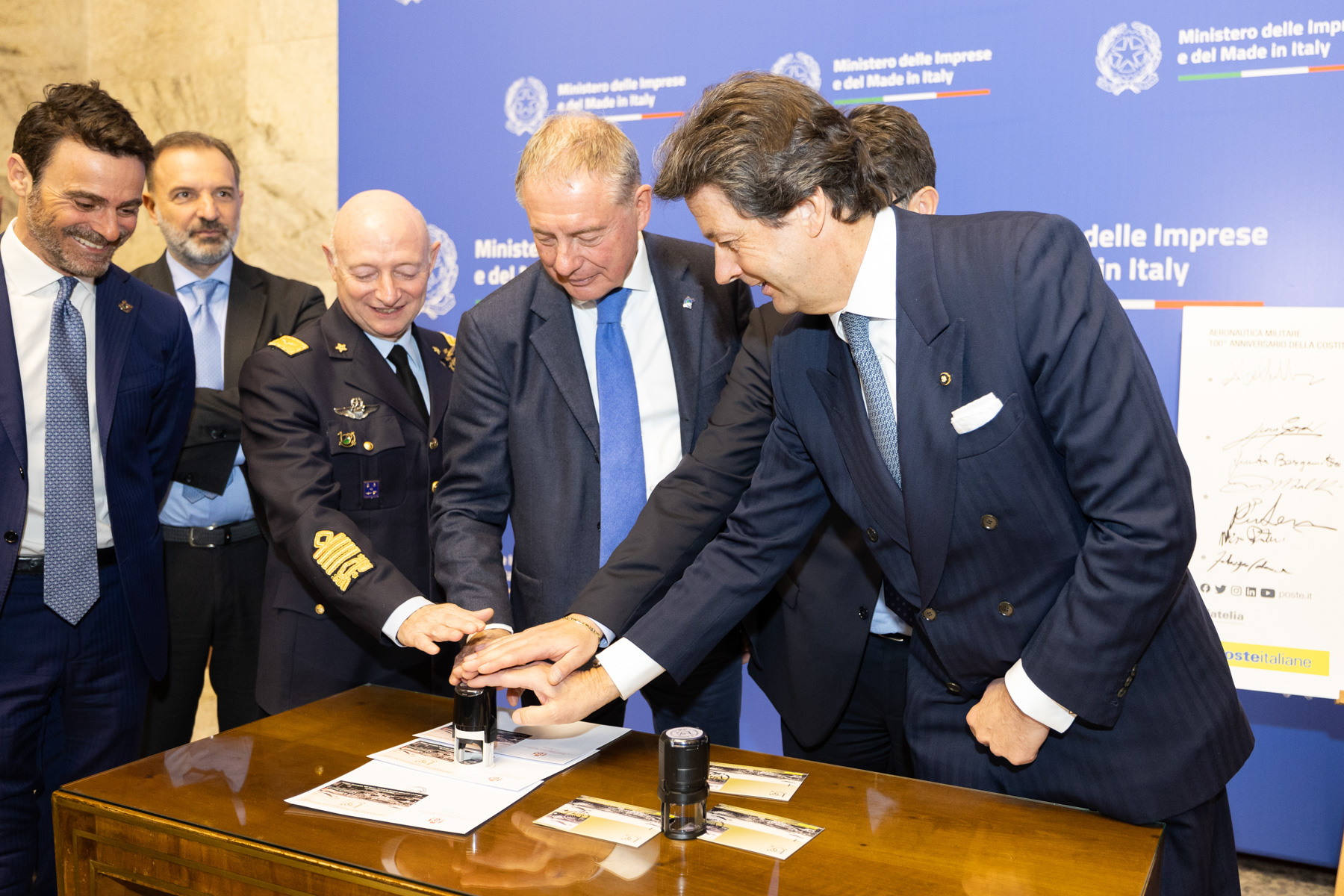 Presentata l’emissione postale congiunta dedicata al 100° anniversario dell’Aeronautica Militare italiana