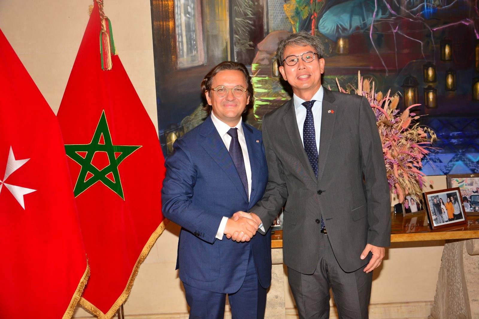Der Botschafter in Marokko kündigt die Spende von 47 Brutkästen an