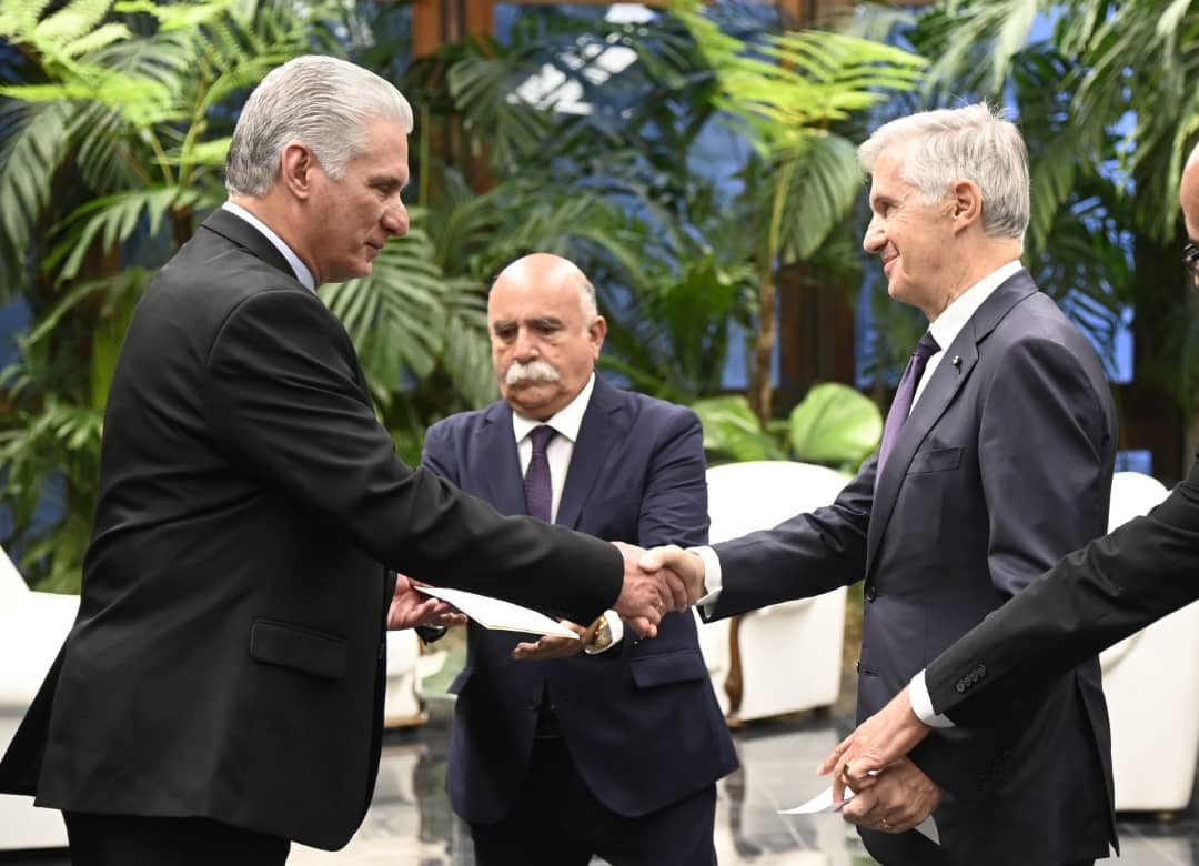 The Ambassador of the Sovereign Order of Malta to Cuba presents his letters of credence