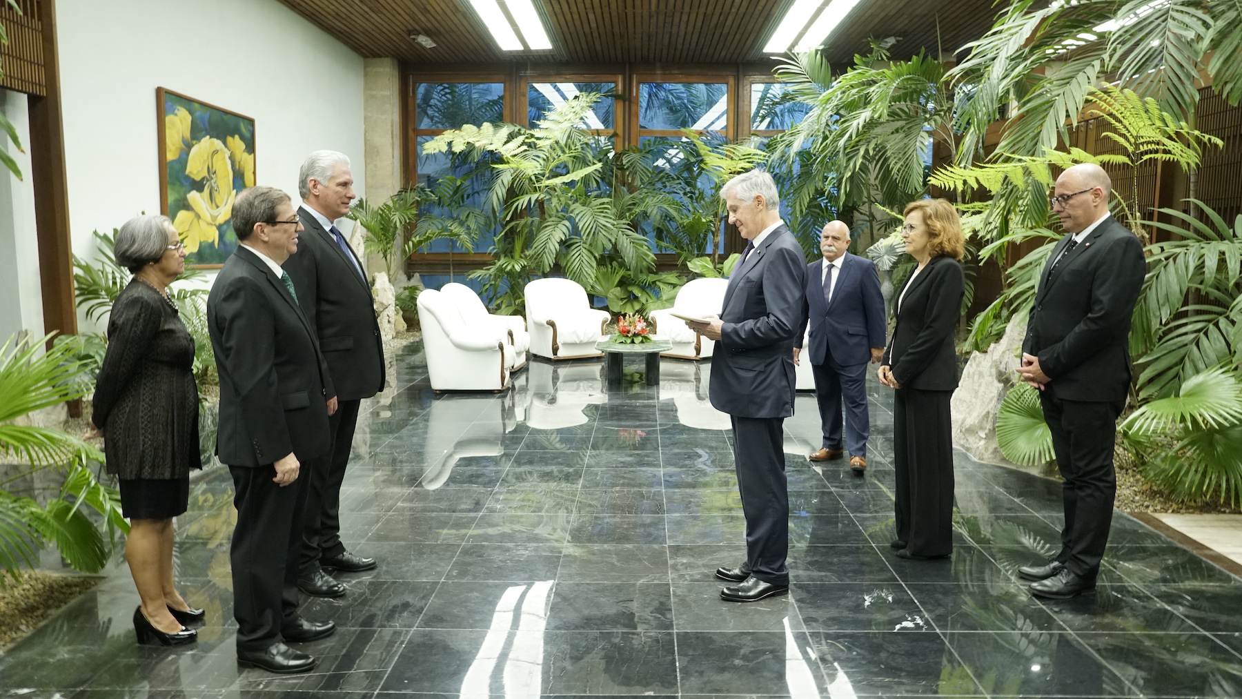 The Ambassador of the Sovereign Order of Malta to Cuba presents his letters of credence