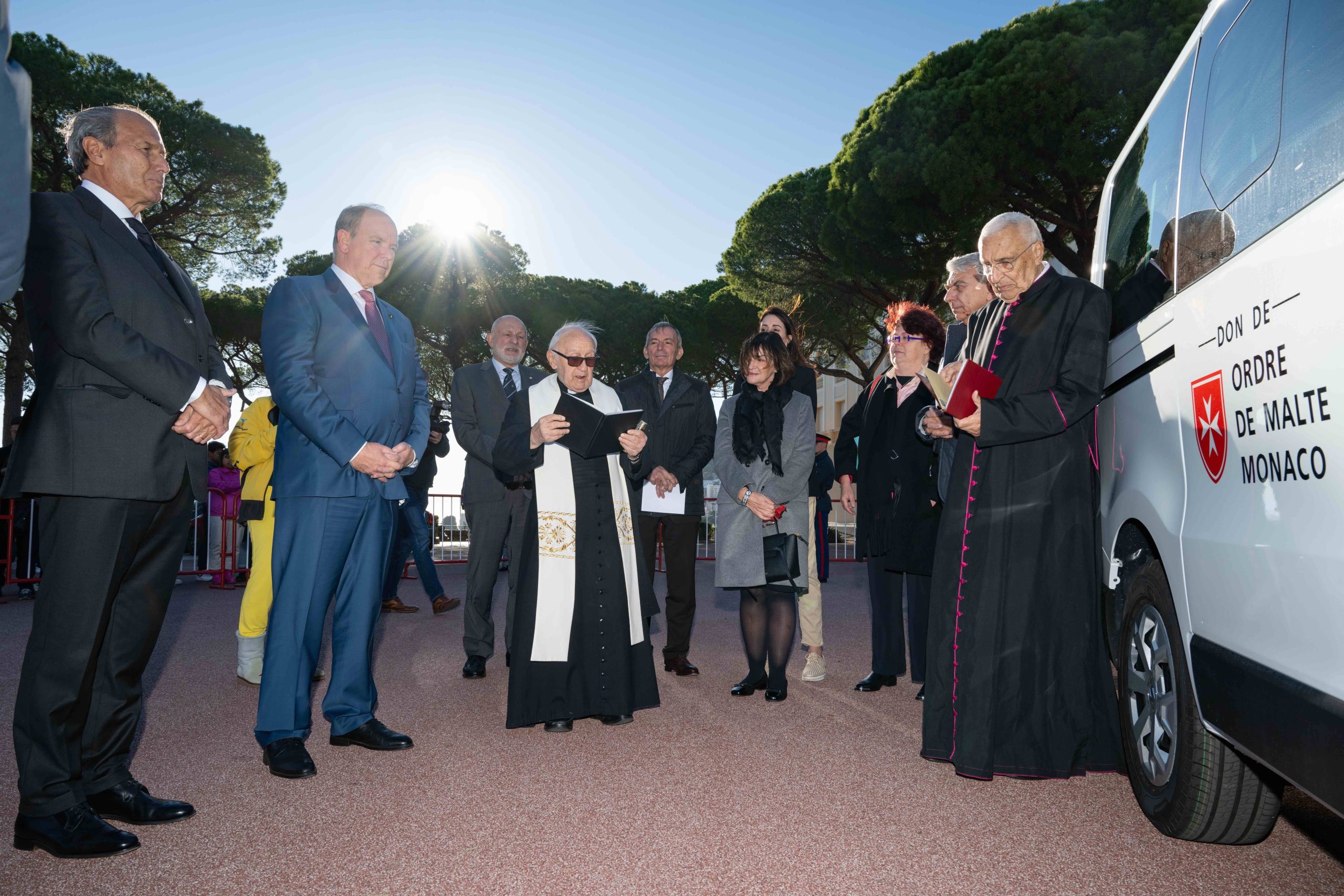 L’Association monégasque de l’Ordre de Malte fait don d’un minibus pour les personnes en situation de handicap