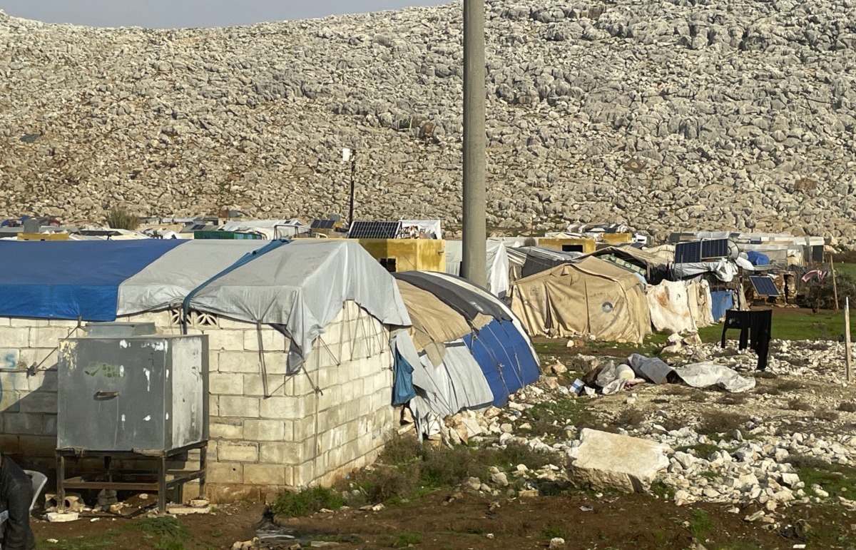 Un año después del terremoto en la frontera entre Siria y Turquía, más de tres millones de personas siguen desplazadas