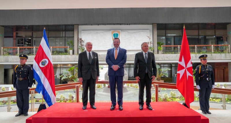 The Ambassador of the Sovereign Order of Malta to Costa Rica presents his letters of credence