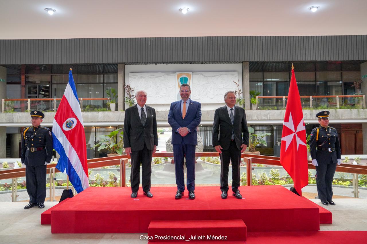 The Ambassador of the Sovereign Order of Malta to Costa Rica presents his letters of credence