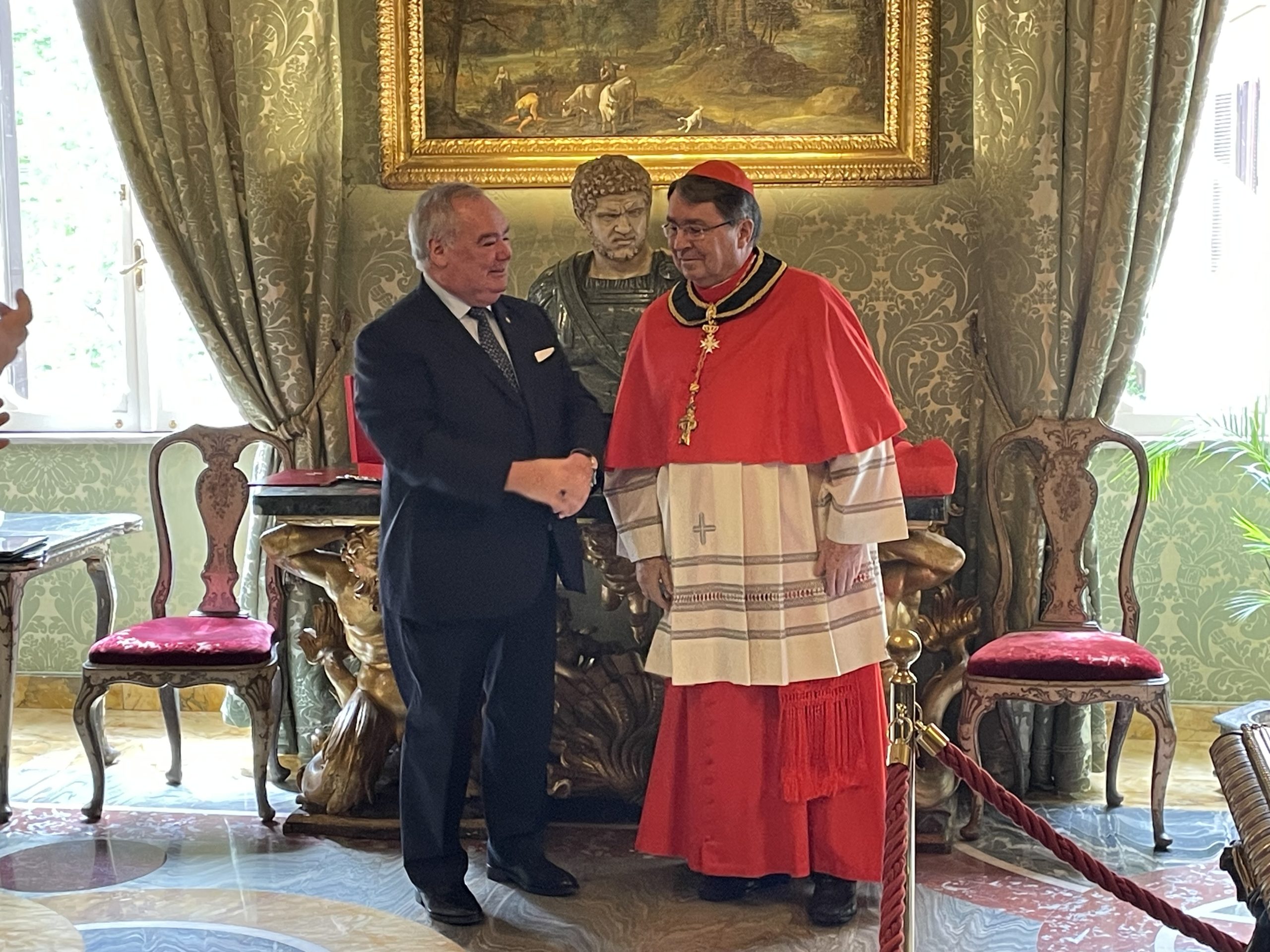 El cardenal Christophe Louis Yves Georges Pierre, Bailío Gran Cruz de Honor y Devoción de la Orden de Malta