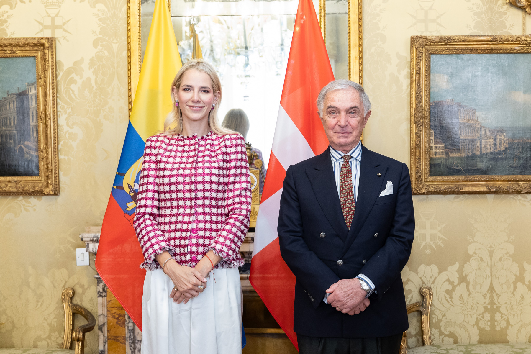 La Primera Dama de Ecuador se reúne con el Gran Canciller en el Palacio Magistral