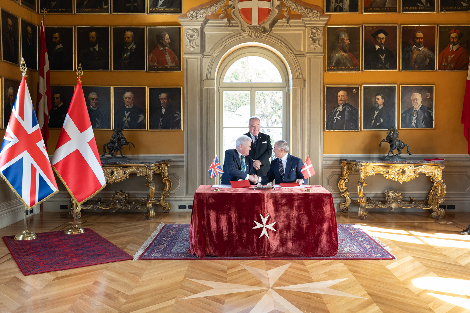 L’Ordre de Malte et le Royaume-Uni établissent des relations officielles et renforcent leur coopération bilatérale avec la signature d’un mémorandum d’entente stratégique