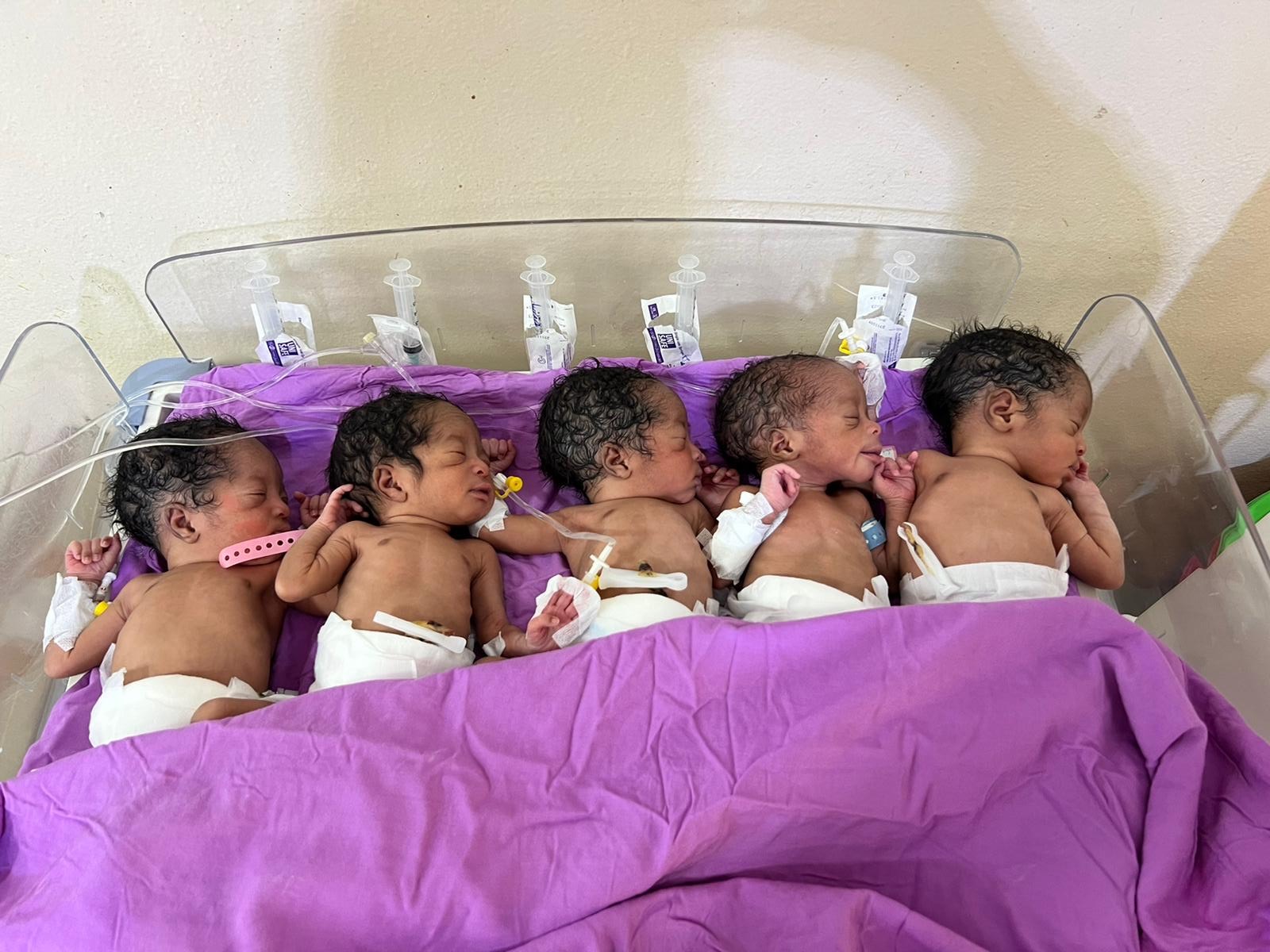 Nacen quintillizos en el hospital de la Orden de Malta en Benín