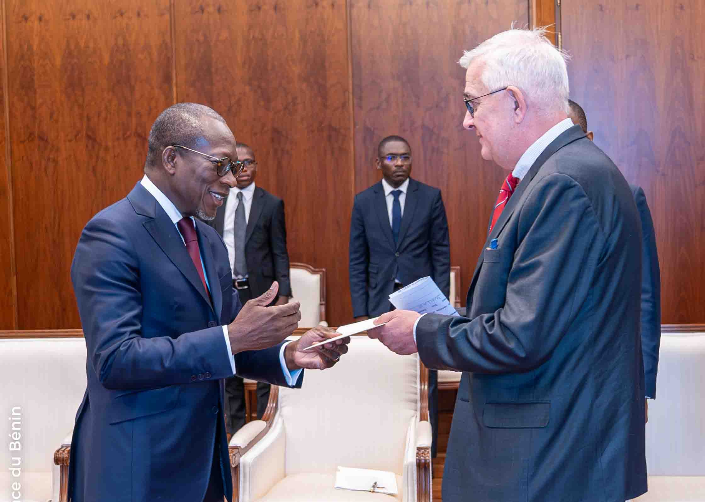 Der neue Botschafter des Malteserordens in Benin legt seine Beglaubigungsschreiben vor