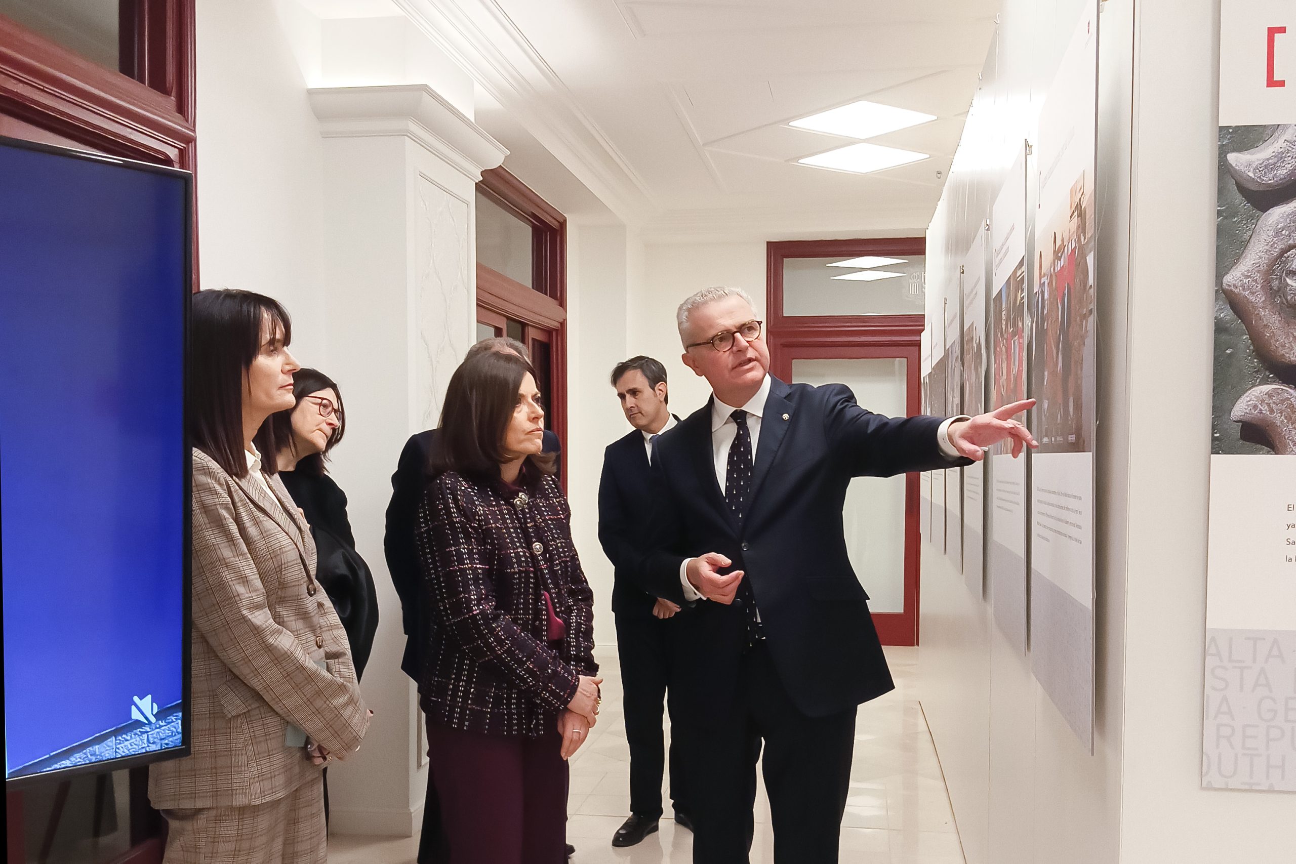 Großkomtur Fra‘ Emmanuel Rousseau hat in Andorra eine Fotoausstellung über den Malteserorden eröffnet