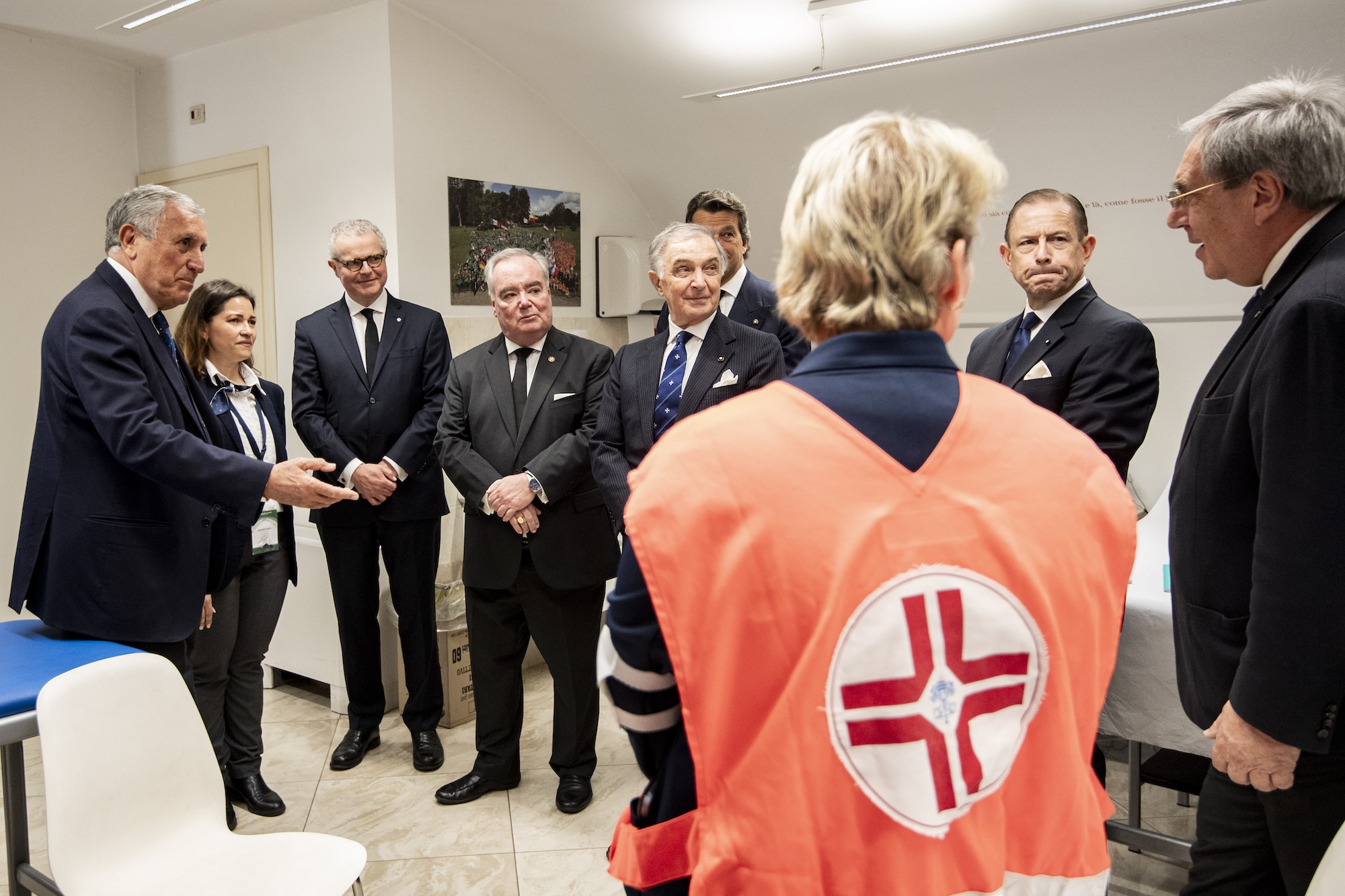Il Gran Maestro in visita al Posto di Primo Soccorso dell’Ordine di Malta dopo aver reso omaggio a Papa Francesco